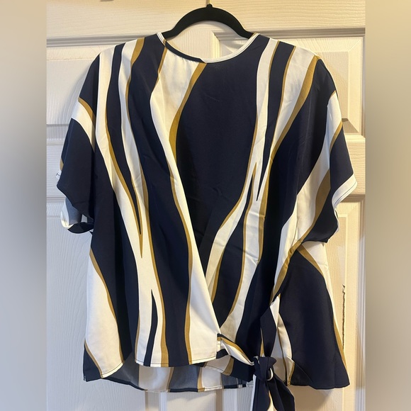 Brand New Top. - Picture 1 of 3